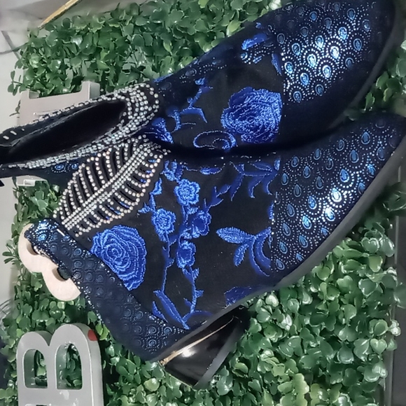 🎉HP🎉NWOB METALLIC Embroidered Rhinesthons boots - Picture 9 of 11